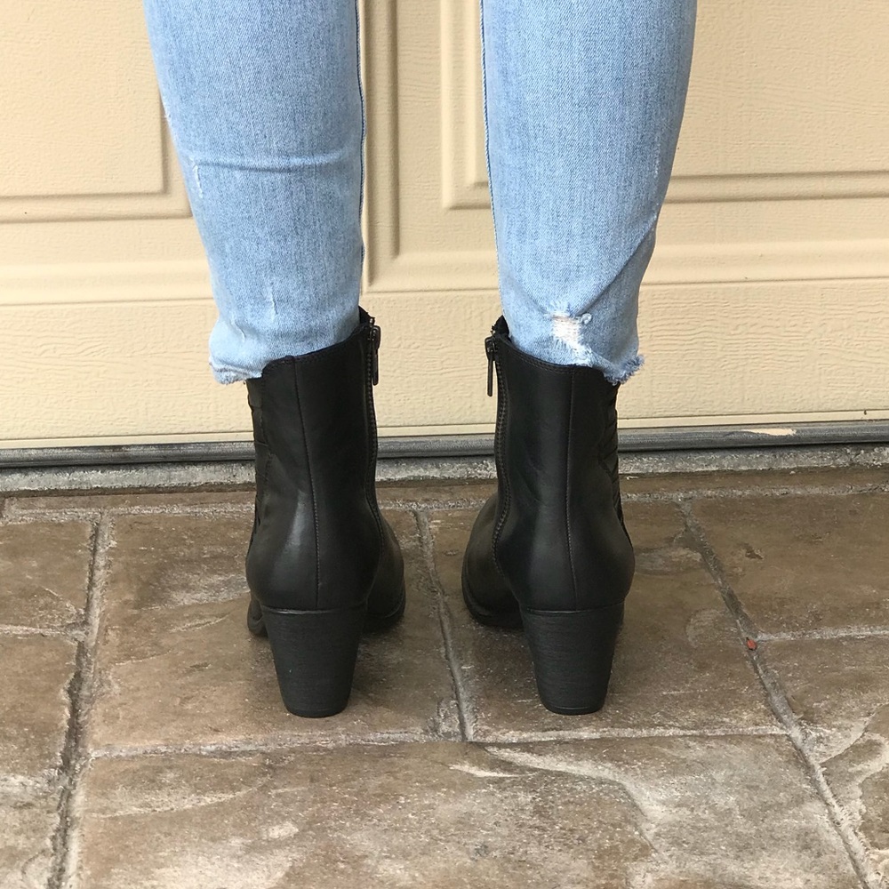 Black Genuine Leather Pointy Toe Boho Ankle Boots - Picture 4 of 8